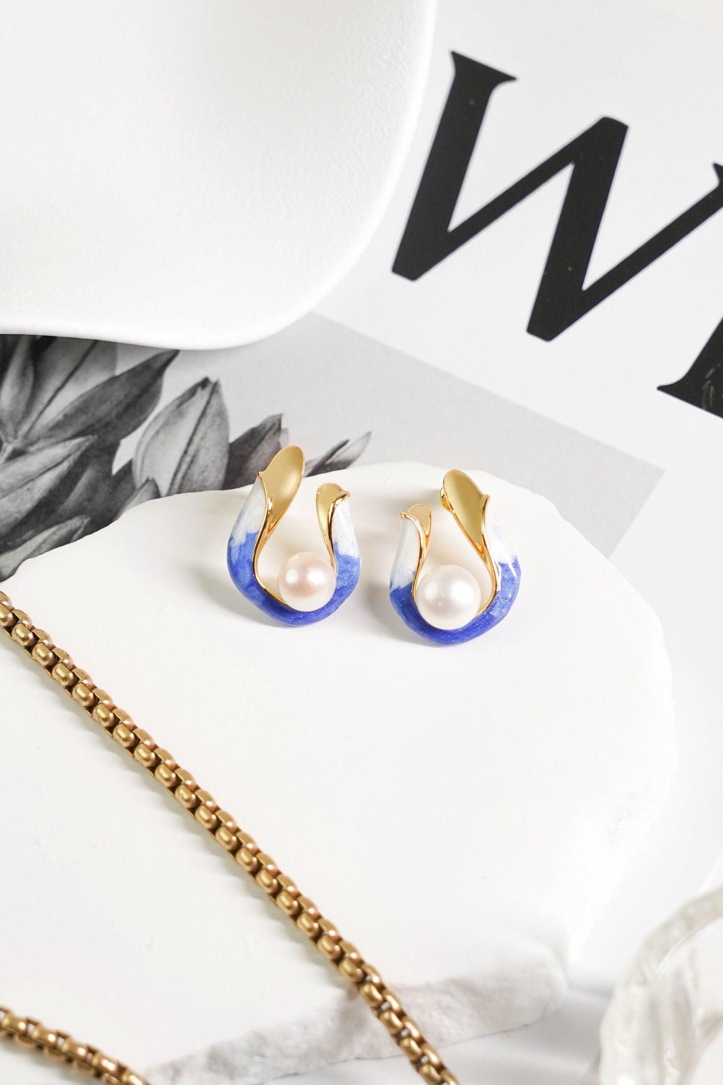 tulip-bloom-earrings-enamel-pearl-studs-oorbellen-knopjes, EenPorcelain