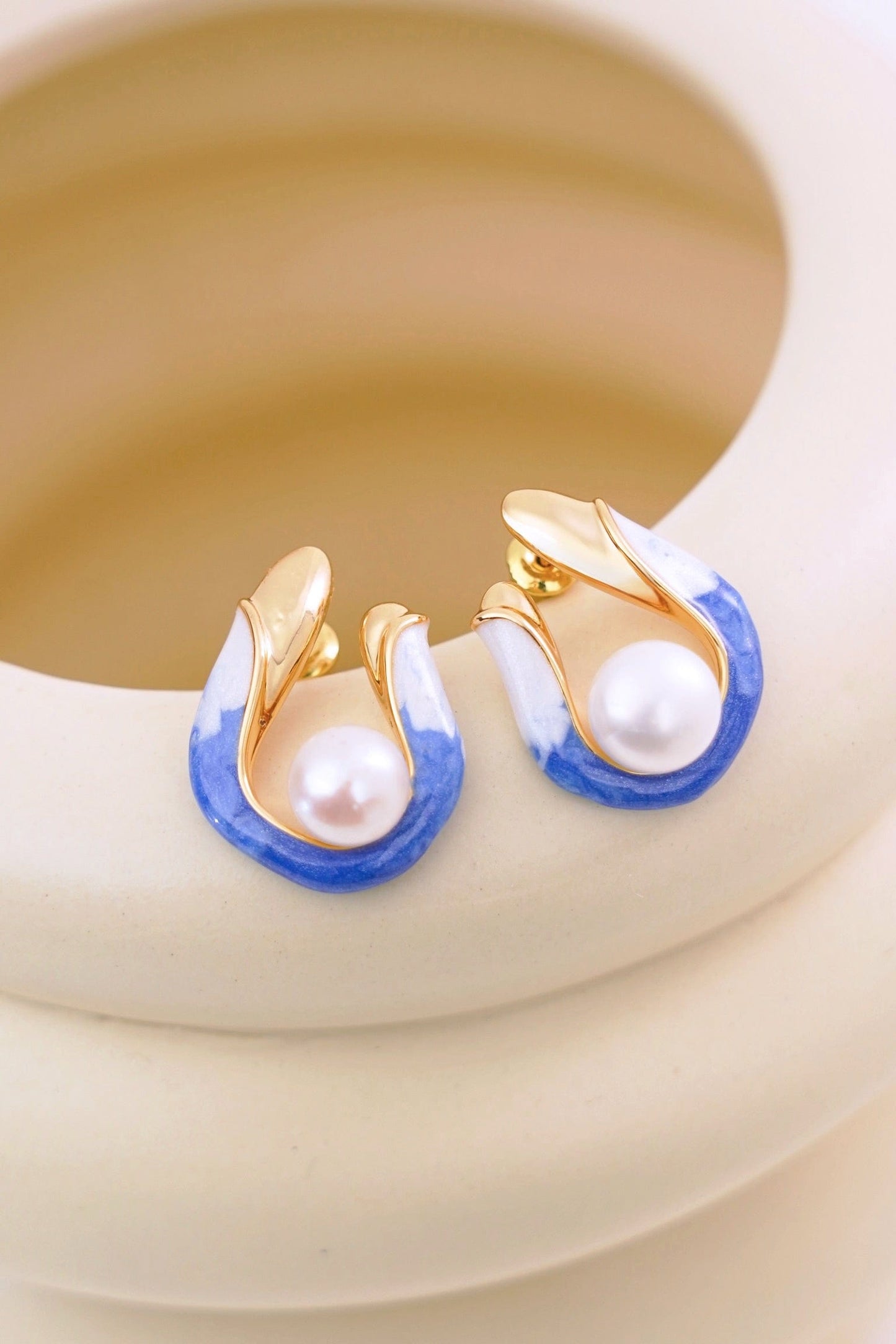 tulip-bloom-earrings-enamel-pearl-studs-oorbellen-knopjes, EenPorcelain
