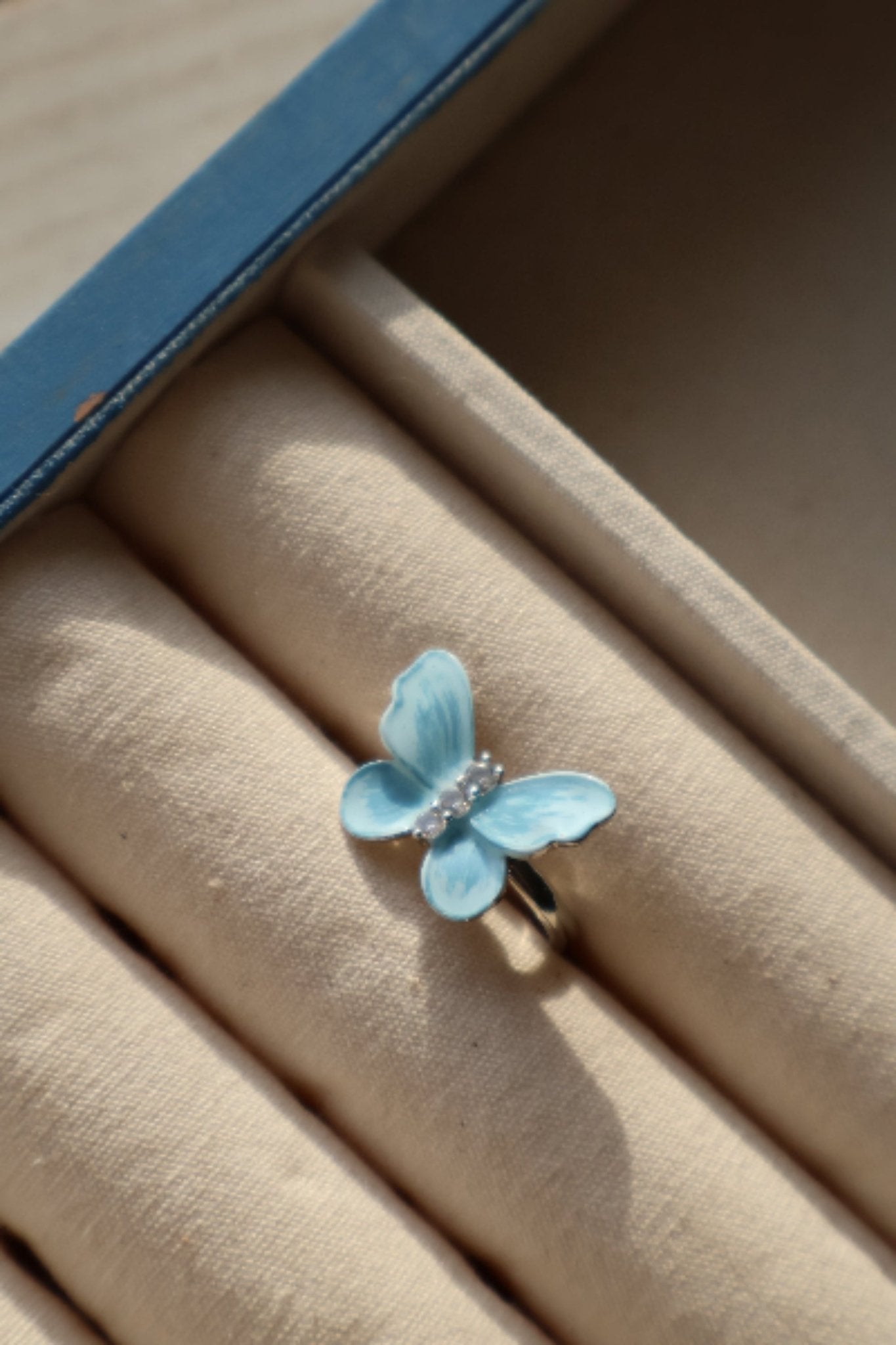 Butterfly Ring – Enamel Painting with Blue Accent - EenPorcelain