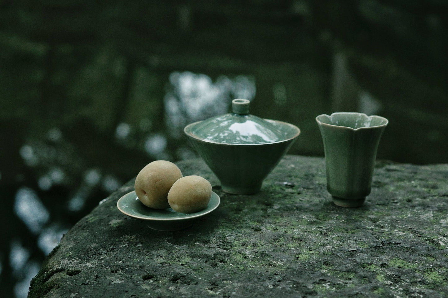 copy-of-yellow-glazed-gaiwan-teapot-and-tea-cups-with-hand-painted-designs-2, EenPorcelain