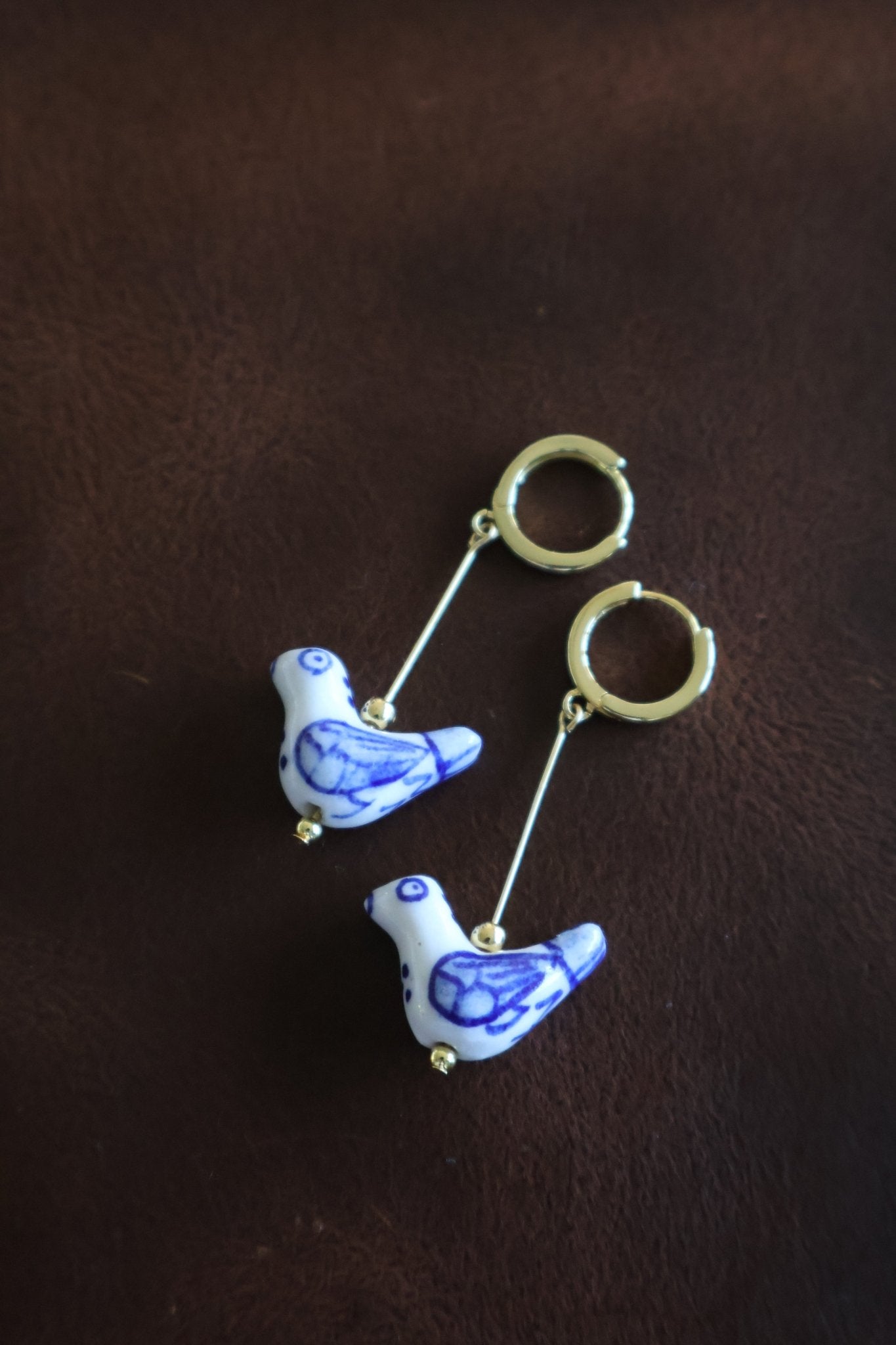 bird-shaped-porcelain-studs-art-earrings-oorbellen-goud, EenPorcelain