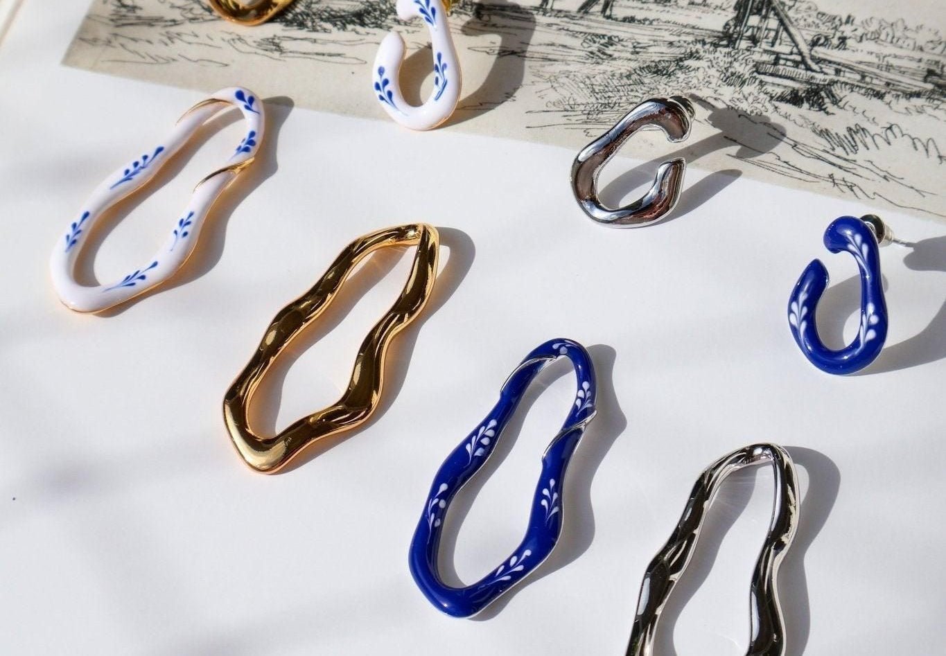 How is Enamel Jewelry Made? Our Insights Into This Unique Craft - EenPorcelain