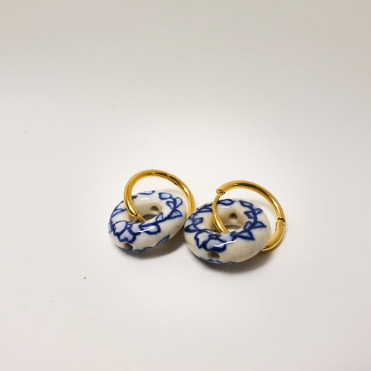 Metal earrings with handmade ceramic coating - Circular shape