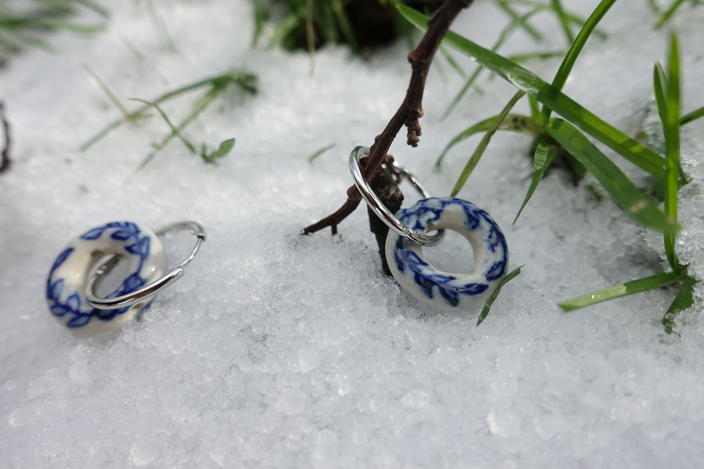 Metal earrings with handmade ceramic coating - Circular shape