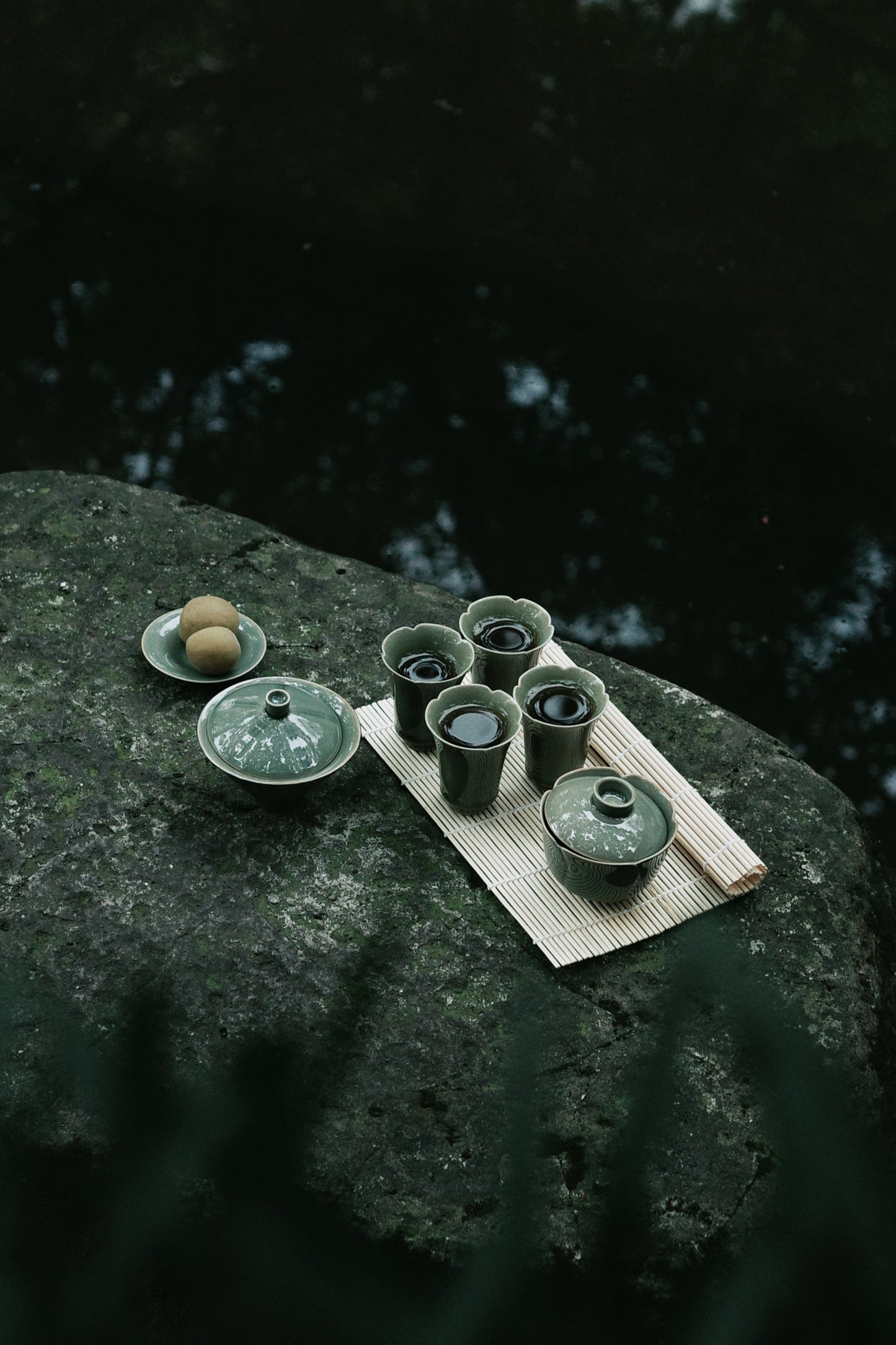 Emerald Green Handcrafted Gaiwan: Elegant Tea Ware and Home Decor