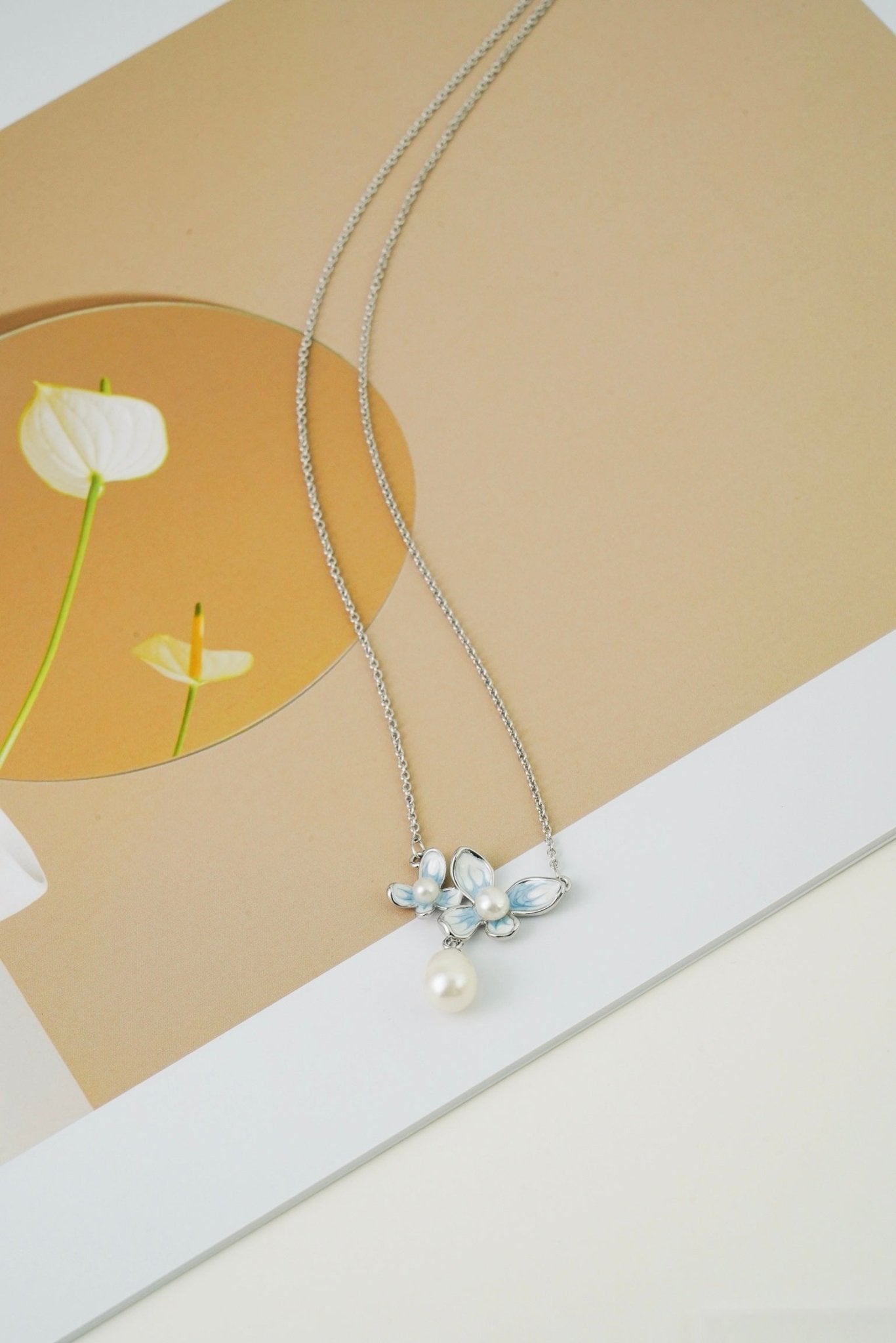 Bloom Pearl Necklace – Hand - Painted Enamel & Freshwater Pearl - EenPorcelain