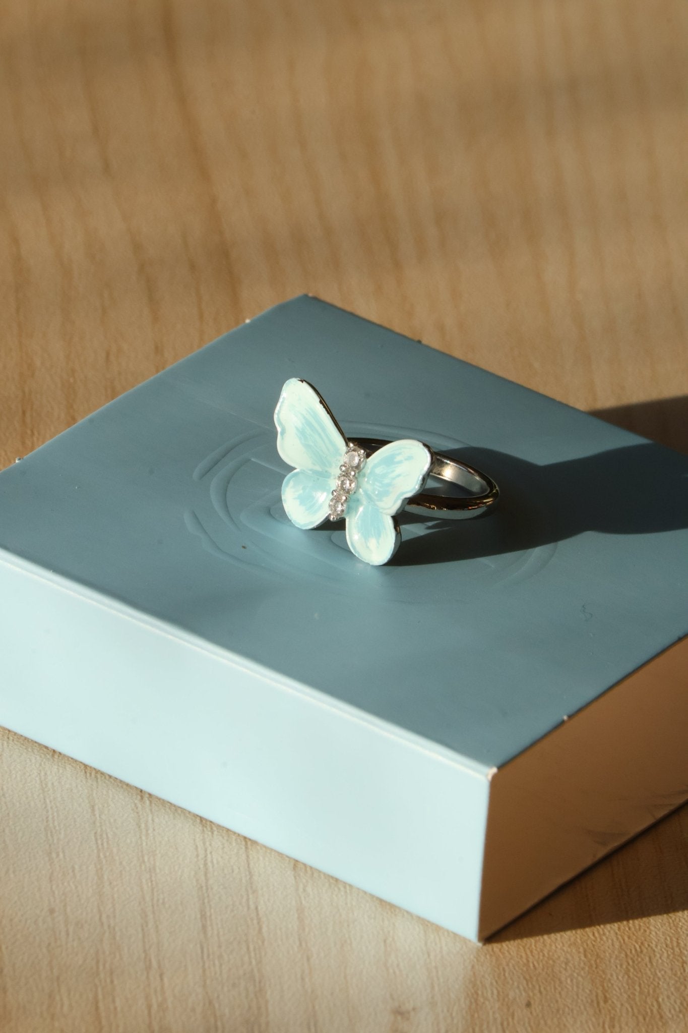 Butterfly Ring – Enamel Painting with Blue Accent - EenPorcelain