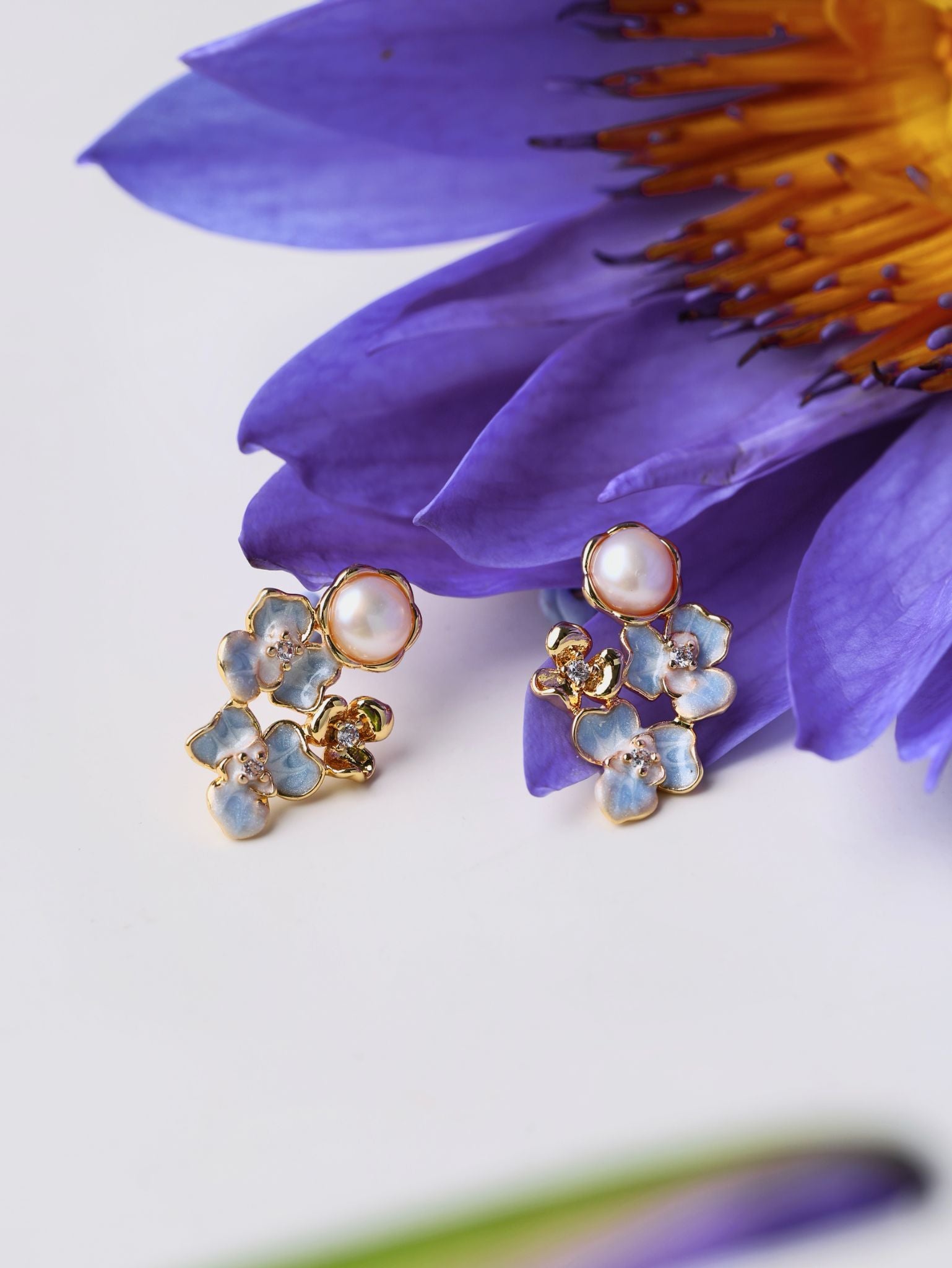 Flora Small Flower Earrings — Pearl