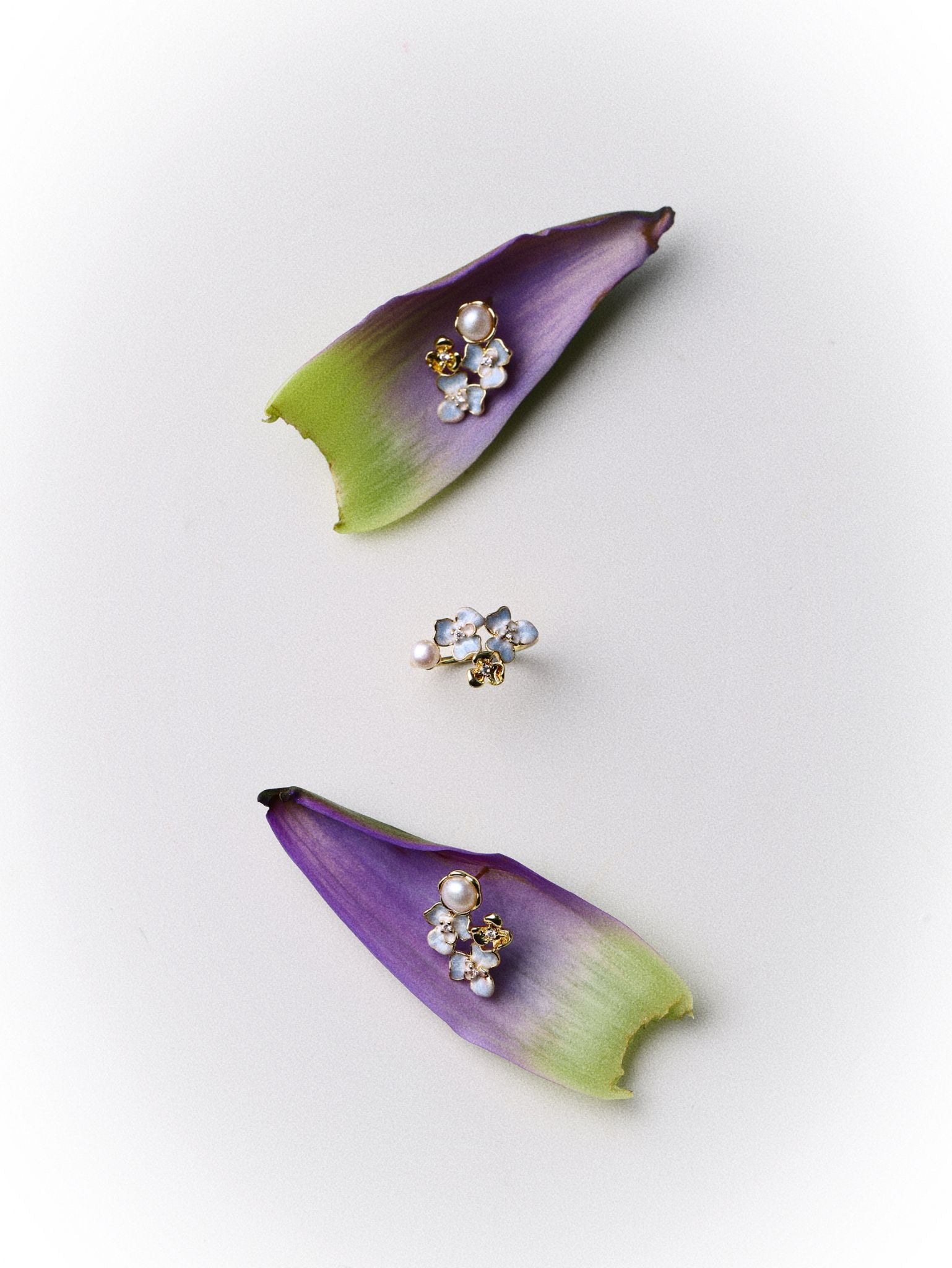 Flora Small Flower Ring - Pearl