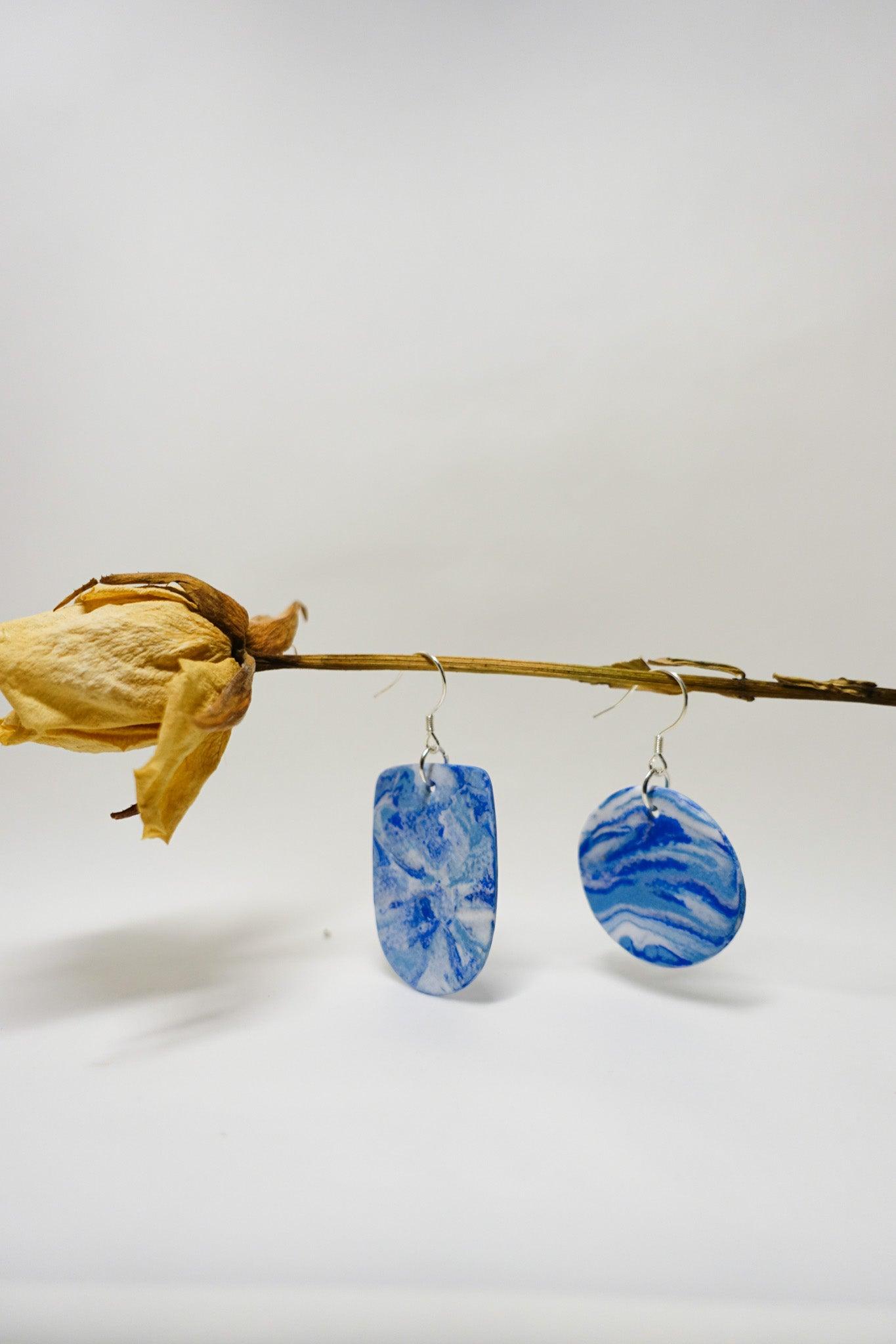 handmade-original-ceramic-shard-earrings-blue-white, EenPorcelain 