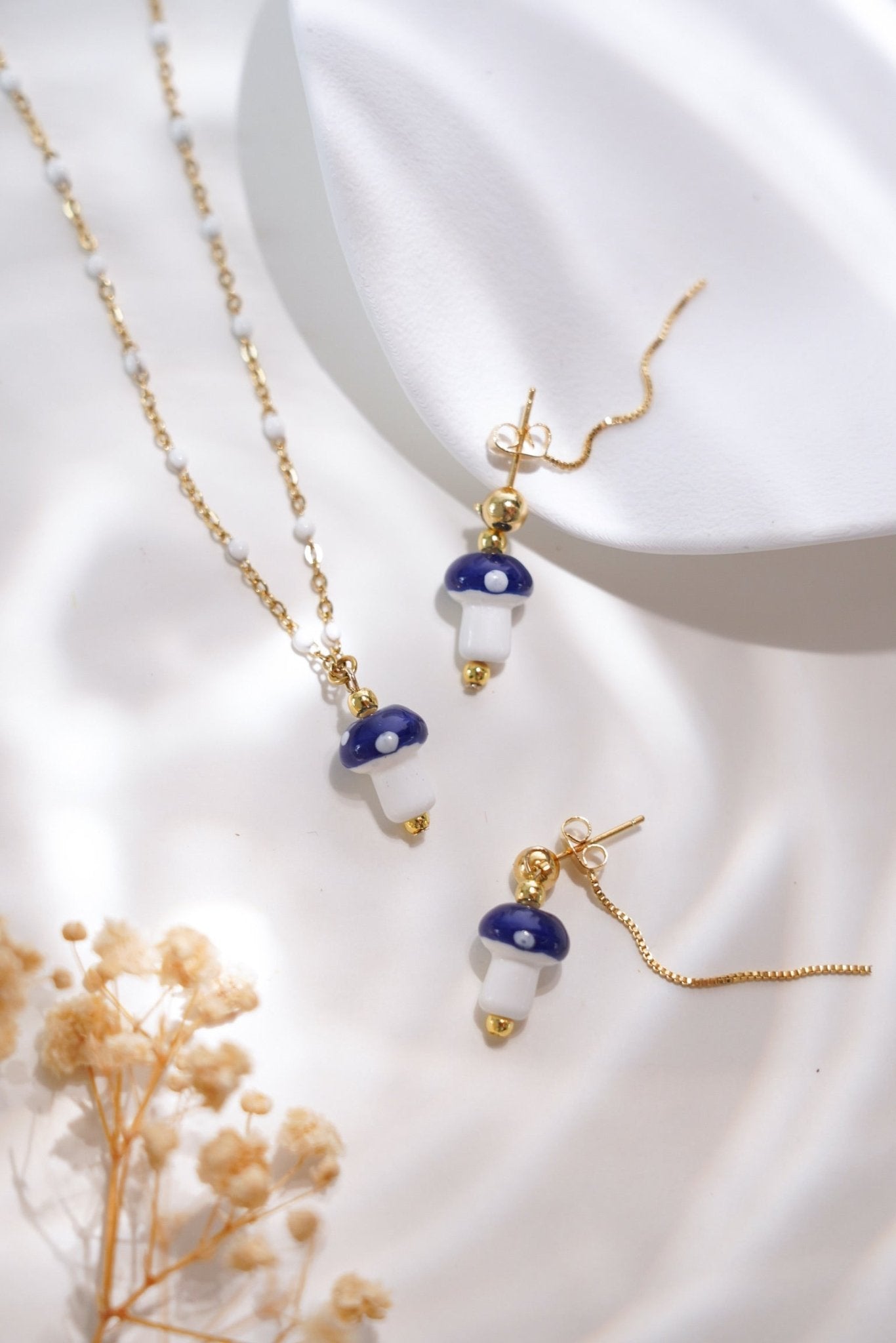 Mushroom Pendant Necklace – Hand - Painted Ceramic Charm - EenPorcelain