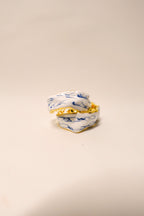 stellar-hand-painted-enamel-earrings-oorringen-goud-blauw, EenPorcelain 