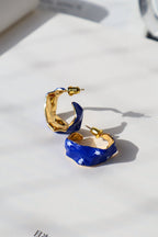 stellar-hand-painted-enamel-earrings-oorringen-goud-blauw, EenPorcelain 