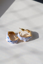 stellar-hand-painted-enamel-earrings-oorringen-goud-blauw, EenPorcelain 