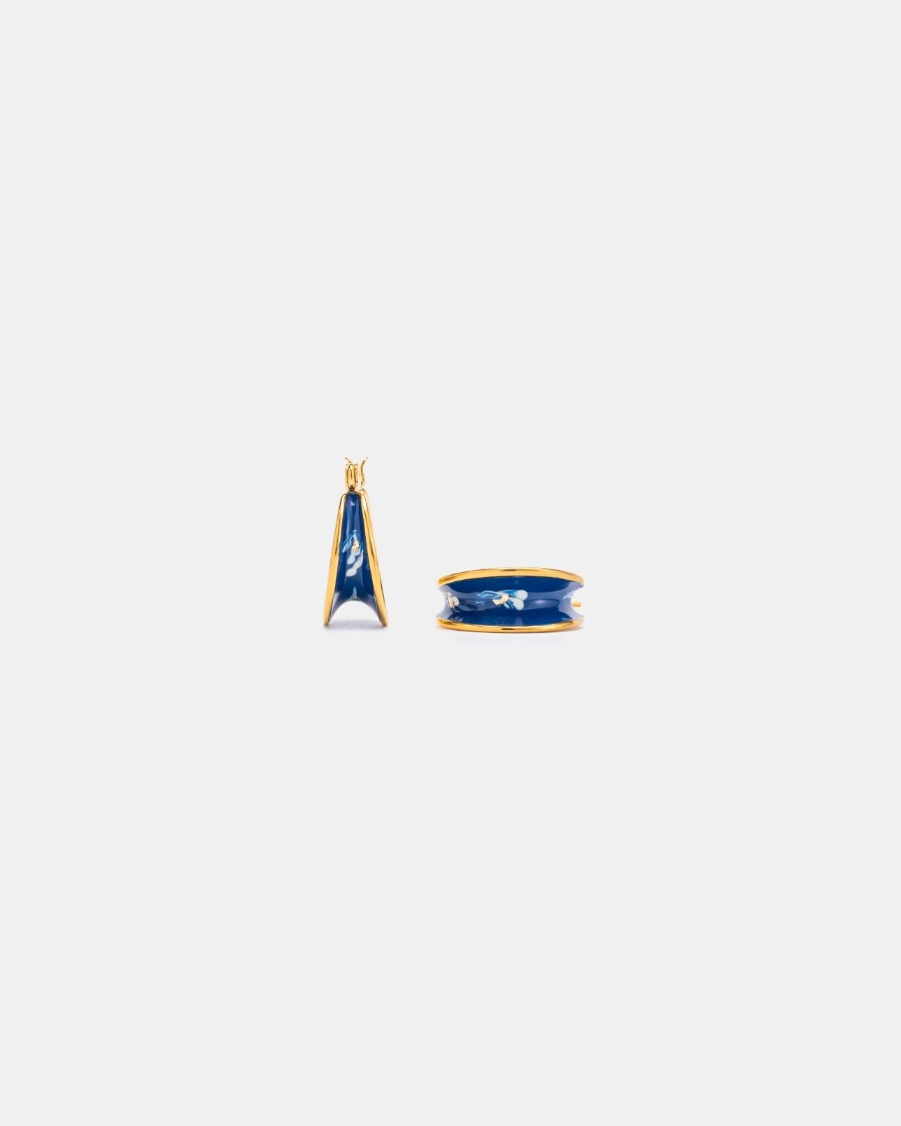 Stellar Ridge Hoop Earrings with enamel ridged hoop design - EenPorcelain