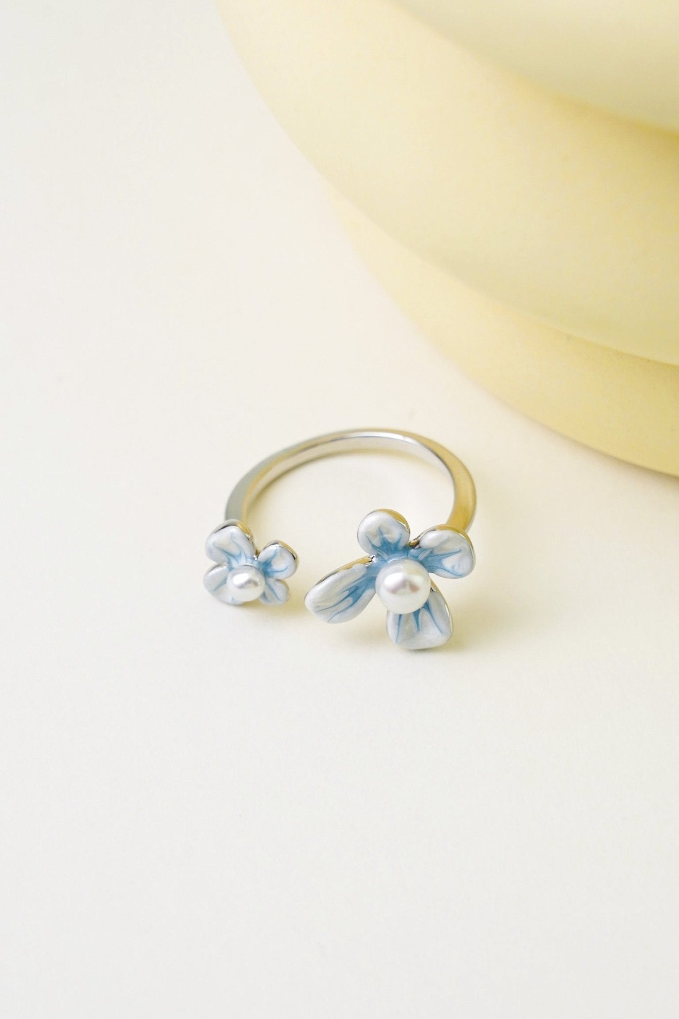 Twin Bloom Ring – Silver Enamel Flowers with Pearls - EenPorcelain