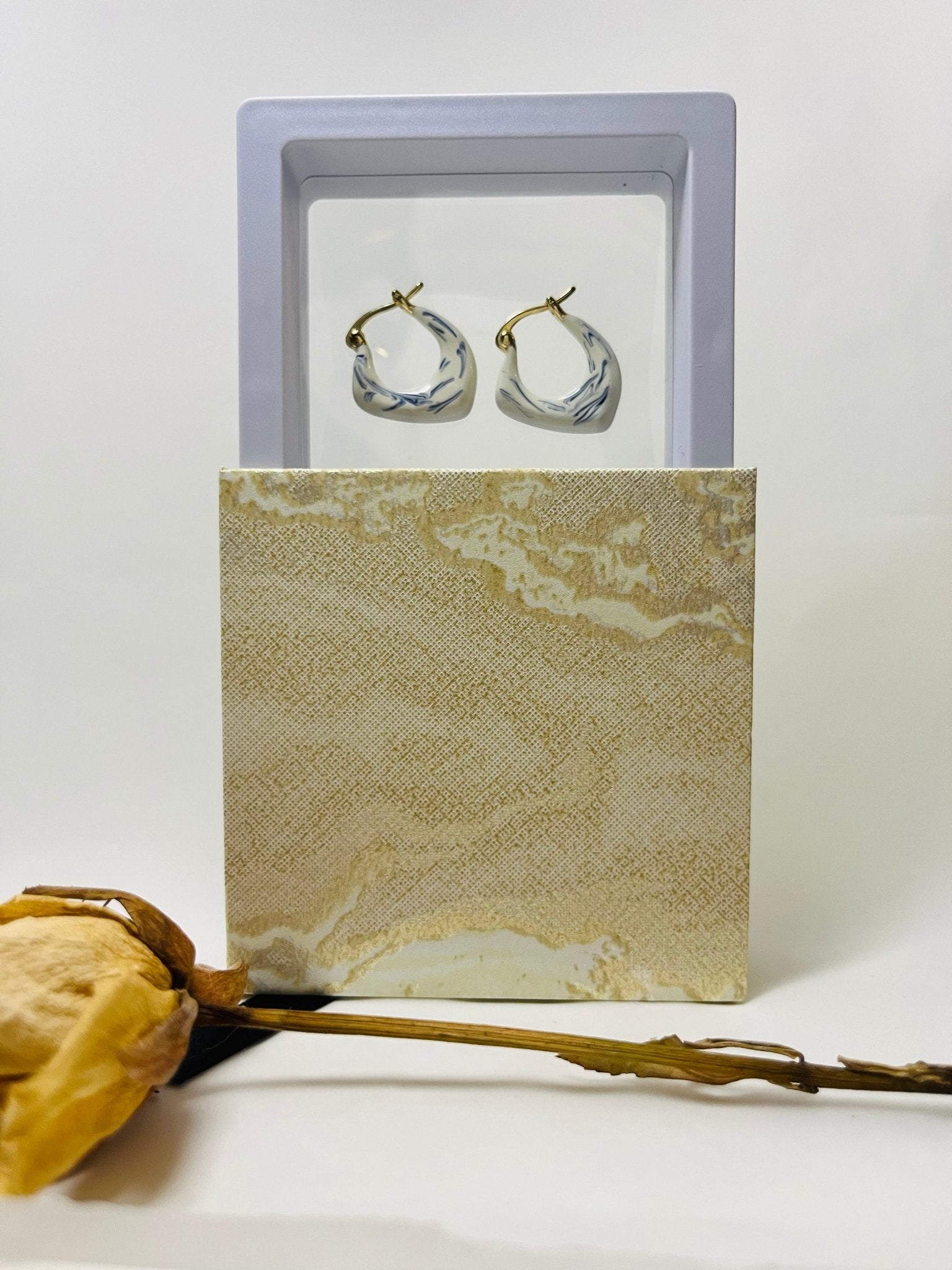 unique-hand-painted-enamel-earrings-oorringen-kleine, EenPorcelain 