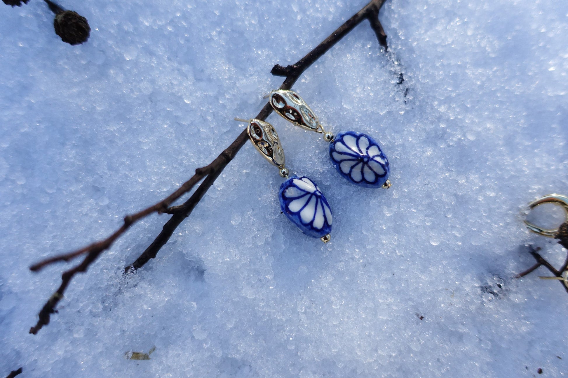 unique-hand-painted-porcelain-earrings-blue-flower, EenPorcelain 