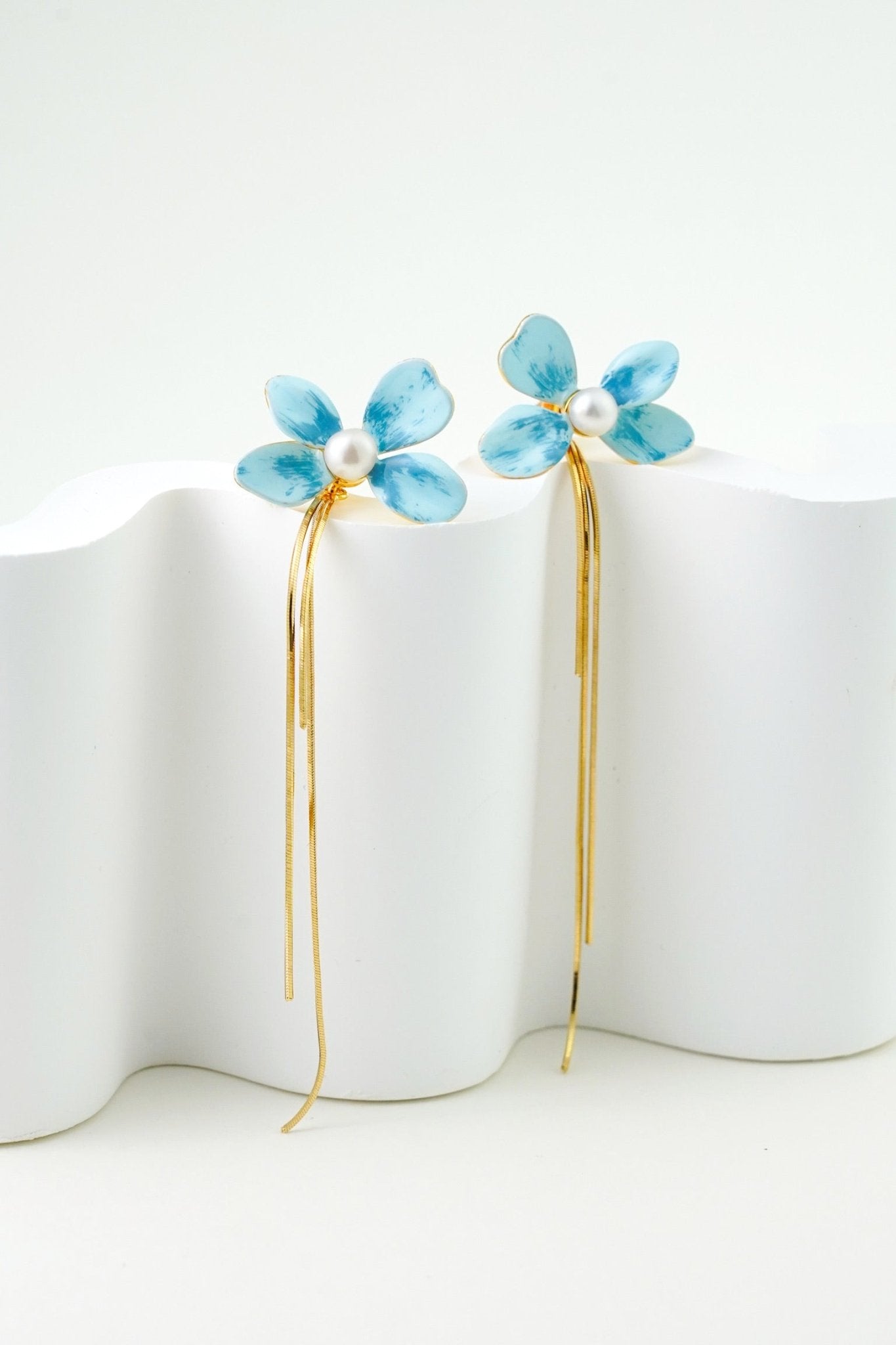 Varia Bloom Earrings – Enamel Flower with Detachable Gold Tassels - EenPorcelain