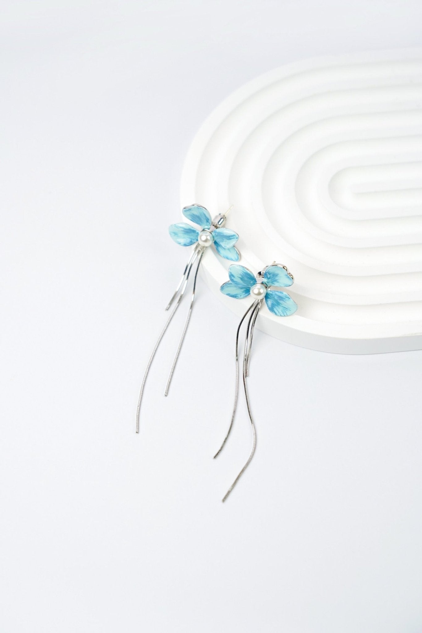 Varia Bloom Earrings – Enamel Flower with Detachable Silver Tassels - EenPorcelain