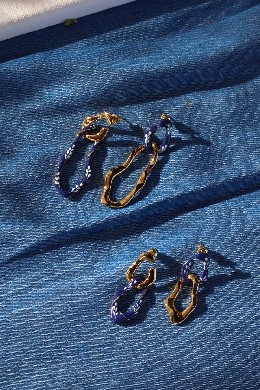 Varia Enamel 2 - in - 1 Earrings (mini) — Blue & Gold - EenPorcelain