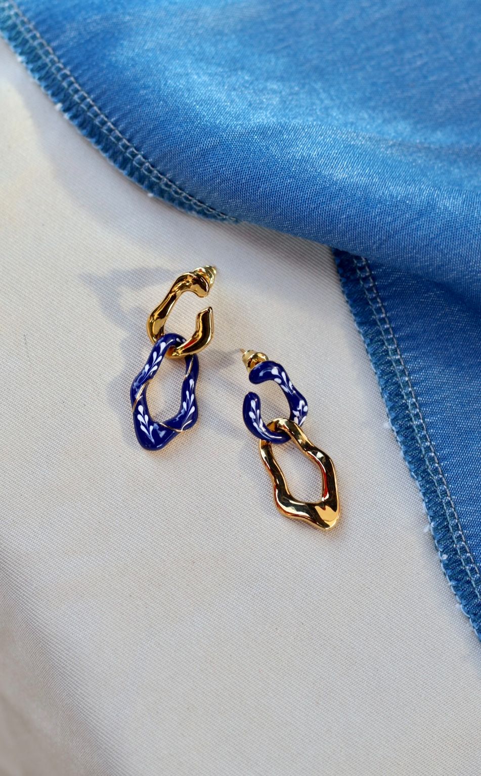 Varia Enamel 2 - in - 1 Earrings (mini) — Blue & Gold - EenPorcelain
