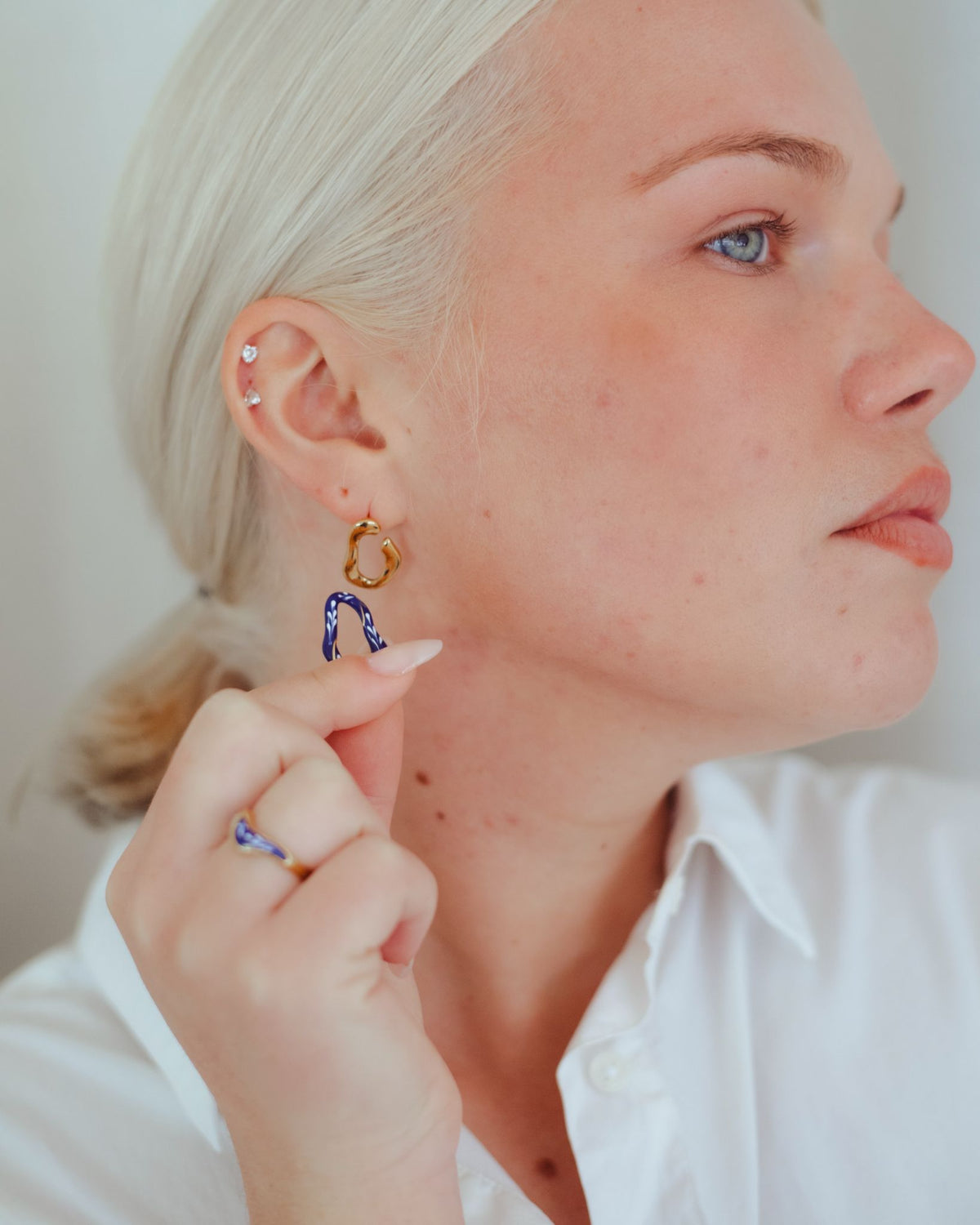 Varia Enamel 2 - in - 1 Earrings (mini) — Blue & Gold - EenPorcelain