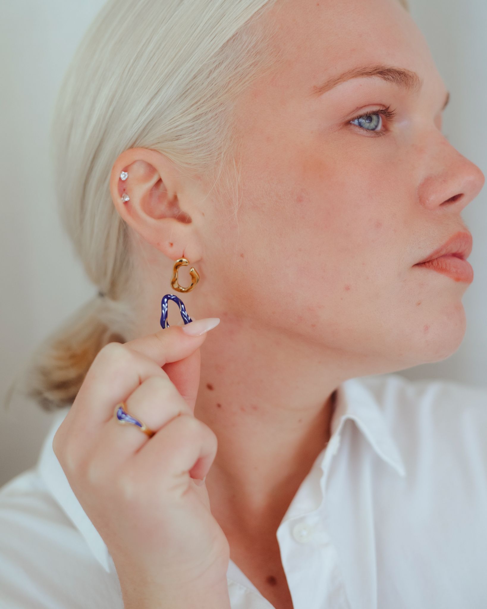Varia Enamel 2 - in - 1 Earrings (mini) — Blue & Gold - EenPorcelain