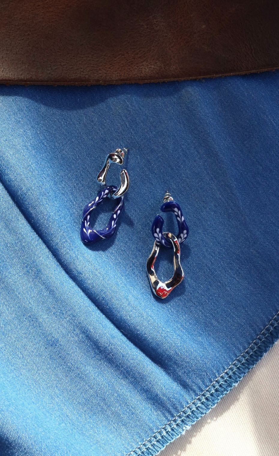 Varia Enamel 2 - in - 1 Earrings (mini) — Blue & Silver - EenPorcelain