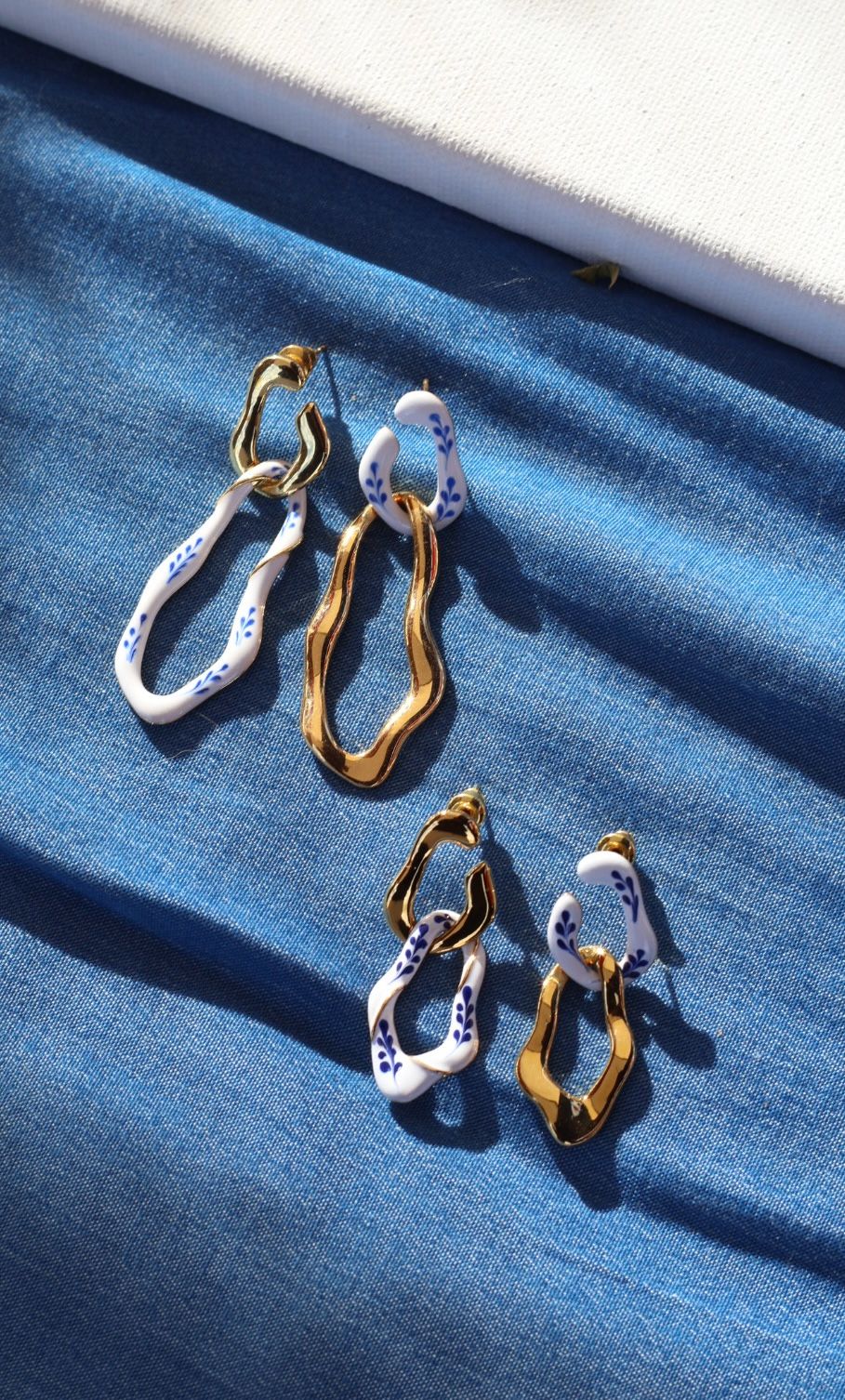 Varia Enamel 2 - in - 1 Earrings (mini) — White - EenPorcelain