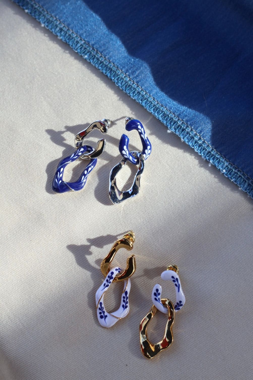 Varia Enamel 2 - in - 1 Earrings (mini) — White - EenPorcelain