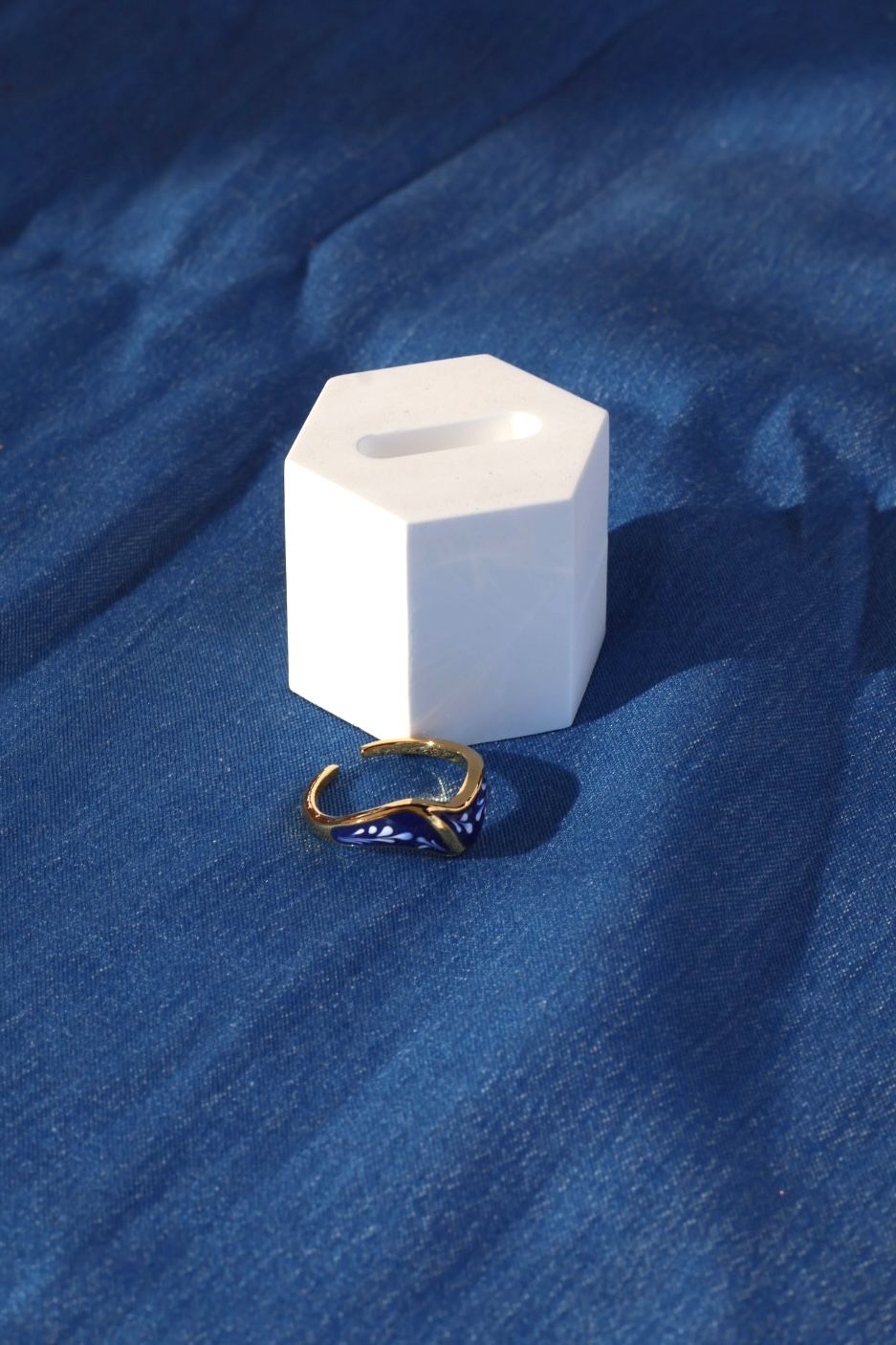 Varia Flower Ring - Asymmetric - EenPorcelain