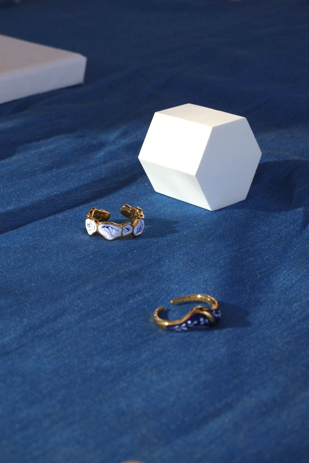Varia Flower Ring - Asymmetric - EenPorcelain