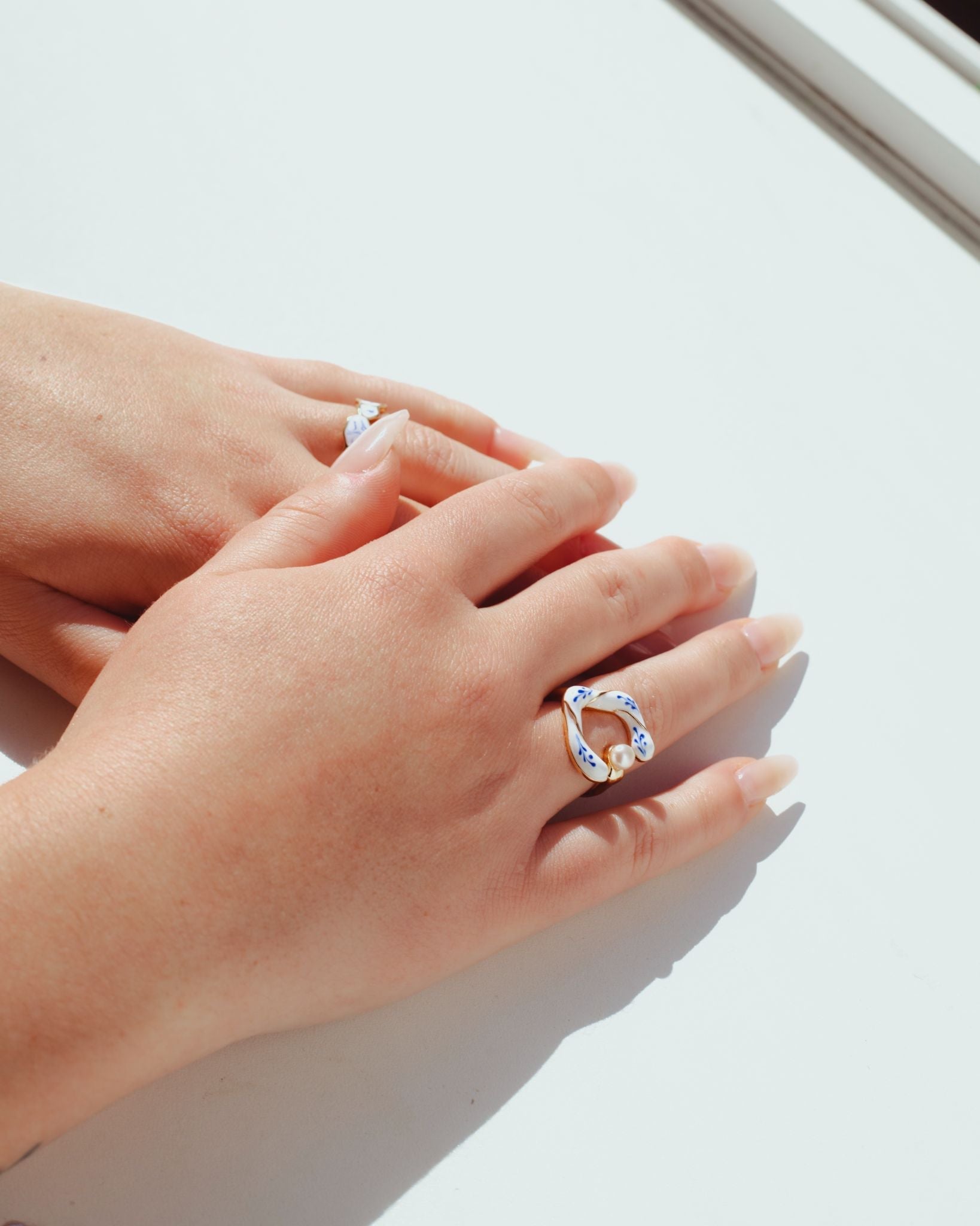 Varia Flower Ring - Pearl - Gold White - EenPorcelain