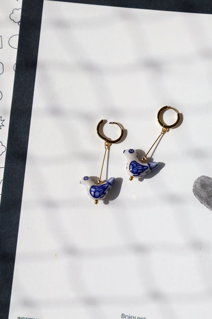 bird-shaped-porcelain-studs-art-earrings-oorbellen-goud, EenPorcelain 