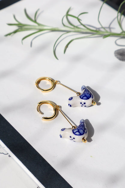 bird-shaped-porcelain-studs-art-earrings-oorbellen-goud, EenPorcelain 