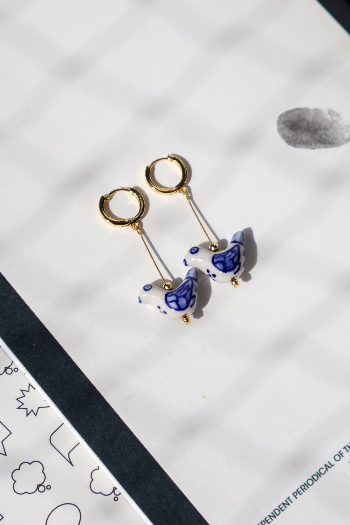 bird-shaped-porcelain-studs-art-earrings-oorbellen-goud, EenPorcelain 