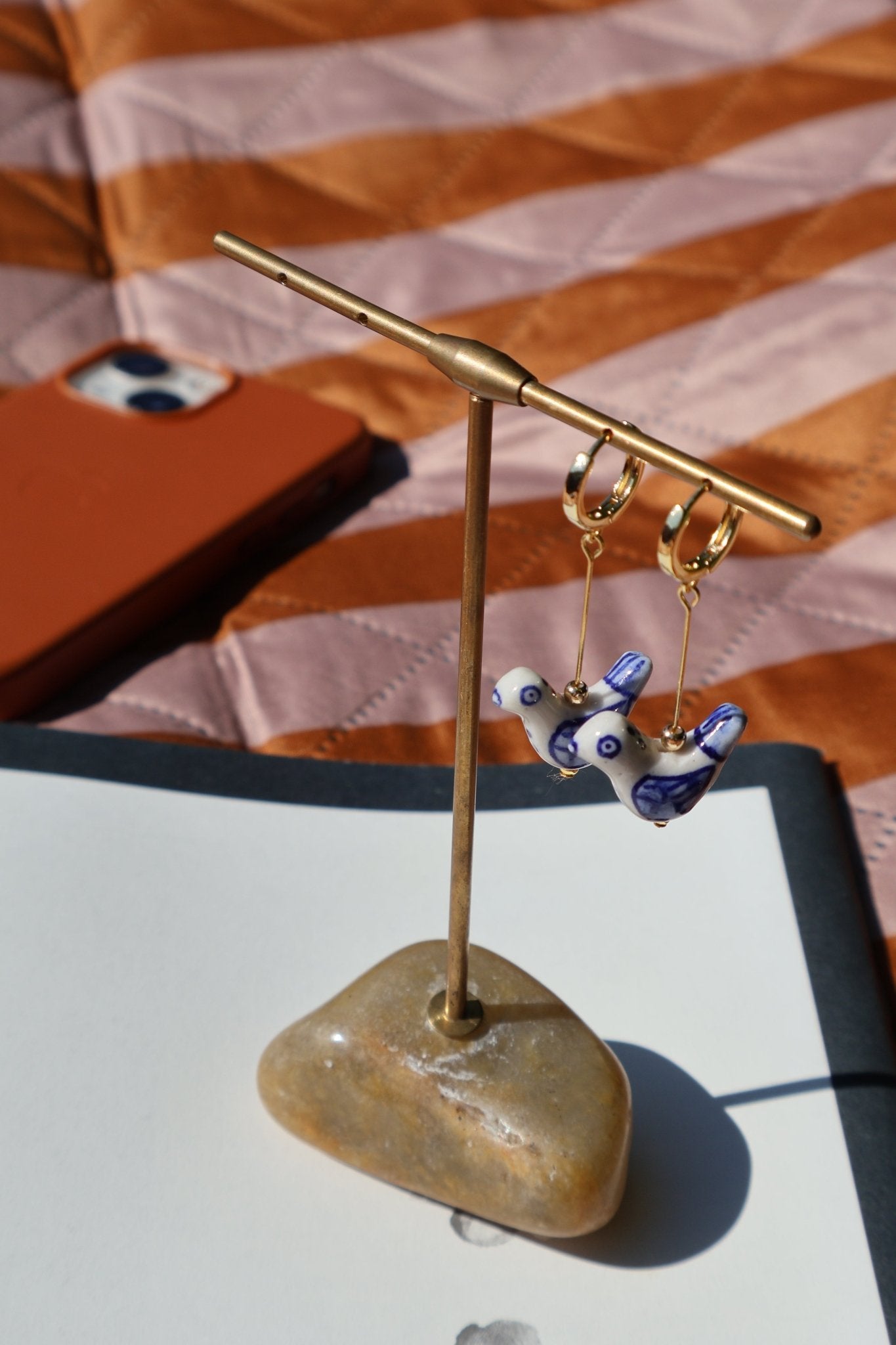 bird-shaped-porcelain-studs-art-earrings-oorbellen-goud, EenPorcelain 